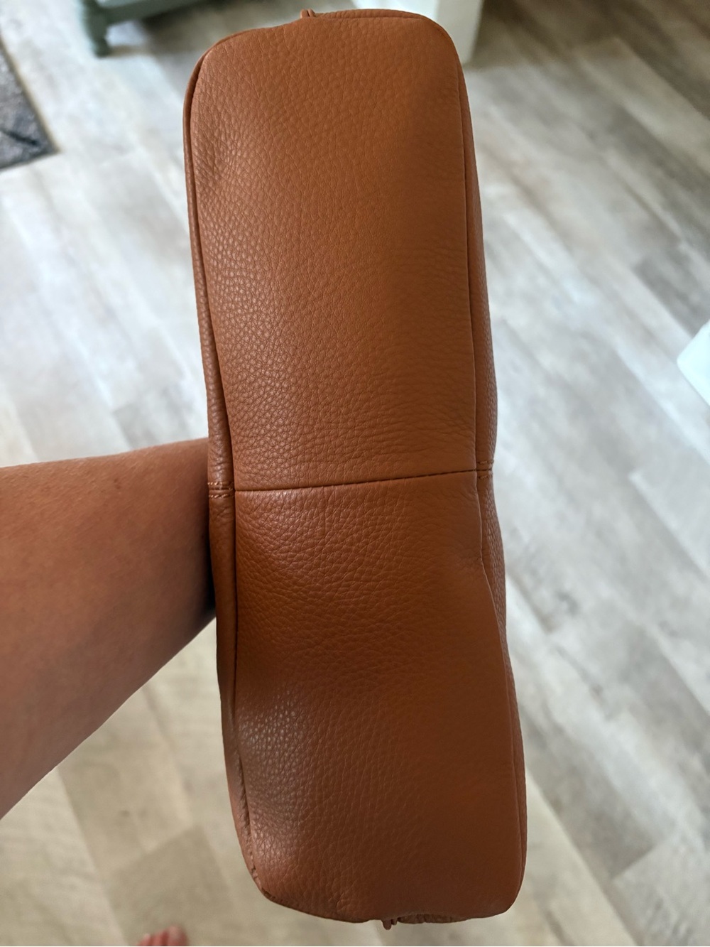 NWT HOBO Pier Shoulder Bag Warm Honey Leather & Whipstitch Guitar Strap $394 - Picture 6 of 10